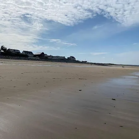 A 50 M De La Plage, De 35 M2 : Les Pieds Sales