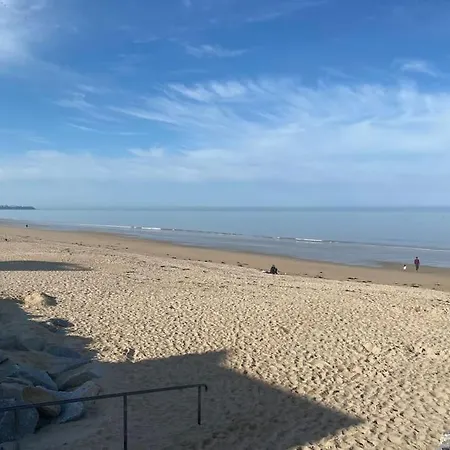 A 50 M De La Plage, De 35 M2 : Les Pieds Sales Apartmán Bréhal