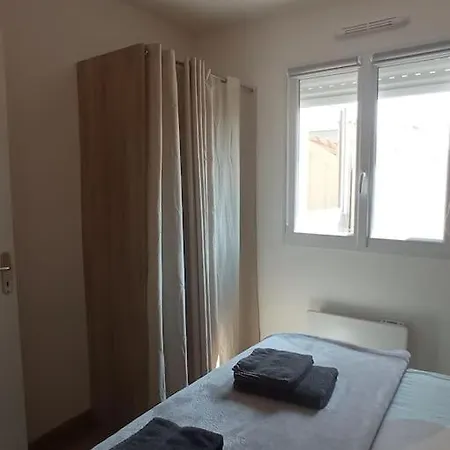 A 50 M De La Plage, De 35 M2 : Les Pieds Sales * Bréhal