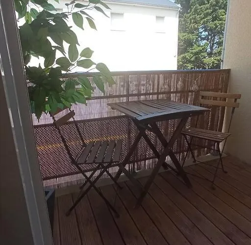 Апартаменты A 50 M De La Plage, De 35 M2 : Les Pieds Sales *