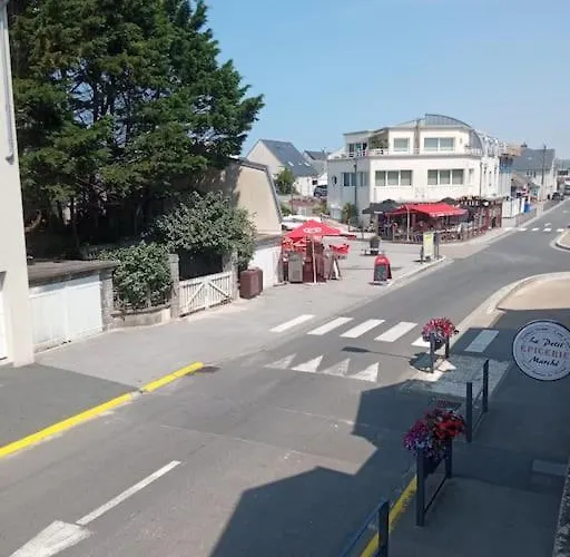 A 50 M De La Plage, De 35 M2 : Les Pieds Sales *