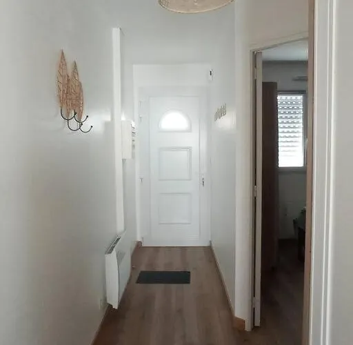 A 50 M De La Plage, De 35 M2 : Les Pieds Sales Bréhal