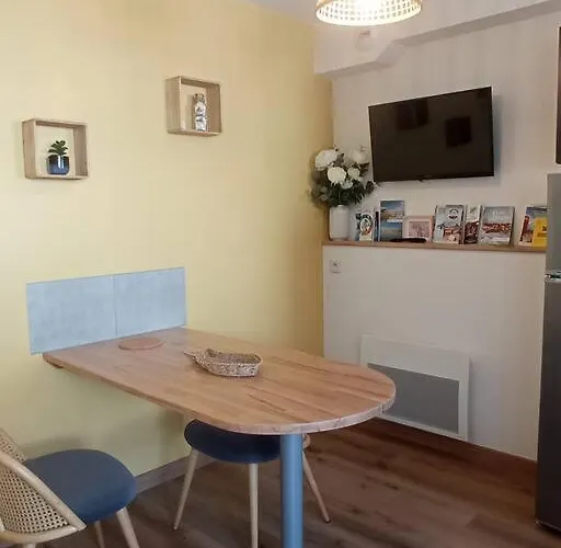 Апартаменты A 50 M De La Plage, De 35 M2 : Les Pieds Sales