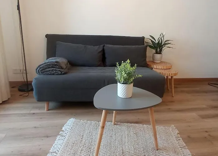 A 50 M De La Plage, De 35 M2 : Les Pieds Sales *