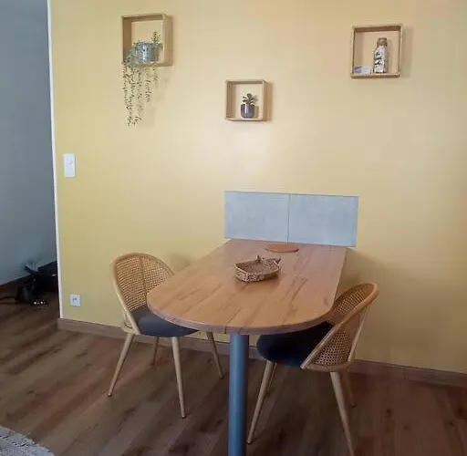 Апартаменты A 50 M De La Plage, De 35 M2 : Les Pieds Sales Brehal