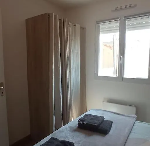 A 50 M De La Plage, De 35 M2 : Les Pieds Sales * Bréhal